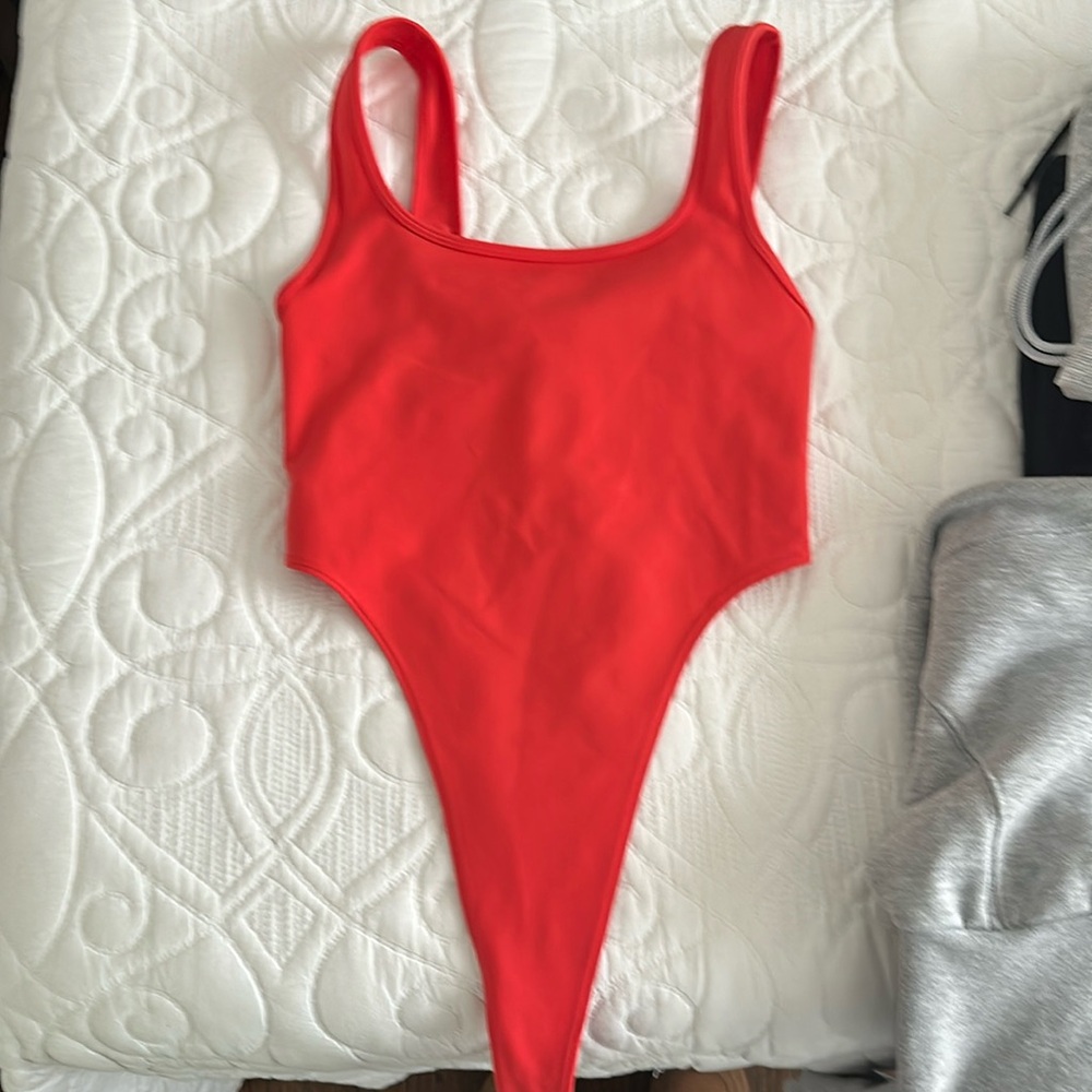 Alo hot shot bodysuit high cut XS red hot summer